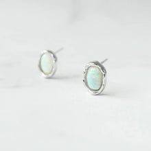 画像をギャラリービューアに読み込む, オパール スタッドピアス（シルバー925／ロジウムプレーティング）｜SMUK（スムーク）
