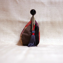 画像をギャラリービューアに読み込む, あめ玉がま口ポーチ クロ｜PlusDot＋．（プラスドット）
