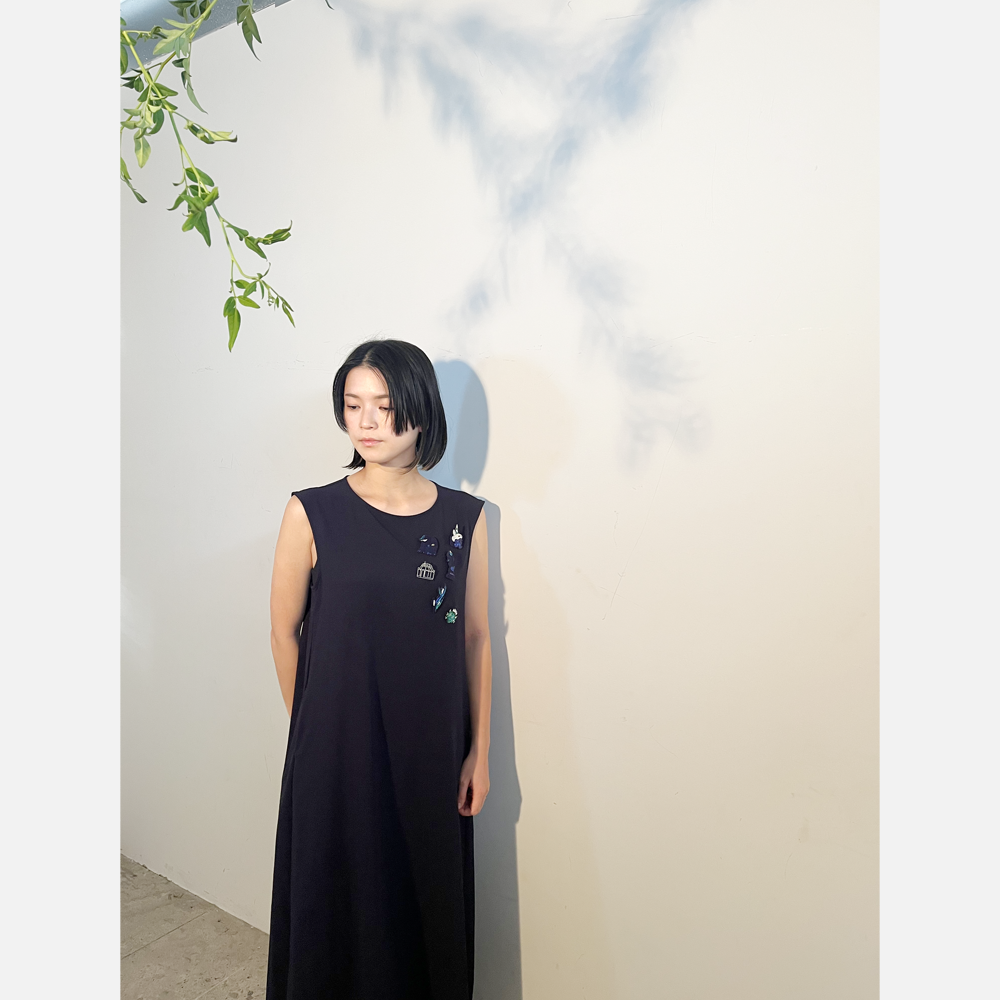 刺繍ブローチ / オオカミ｜studio bansoko（スタジオバンソウコウ