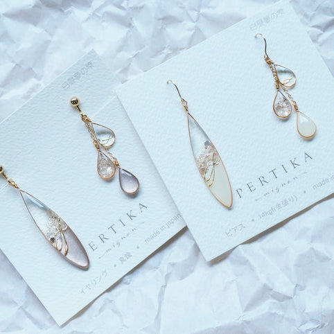 PERTIKAmignon 白昼夢の雫｜ピアス｜イヤリング｜ホワイト｜ベージュ｜アシンメトリー｜PERTIKAmignon（ペルチカミニョン）