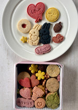 画像をギャラリービューアに読み込む, ずっといっしょ　しろいうさぎとくろいうさぎのはるいろクッキー缶（large）｜chinami sweets（チナミスイーツ）
