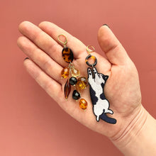 画像をギャラリービューアに読み込む, へそ天で眠るネコ・ぐりの耳飾り｜maltamarie（マルタマリエ）
