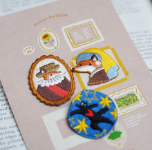 画像をギャラリービューアに読み込む, 狐吉博物館 Huchii Museum｜刺繡ピンバッチ｜Hello Studio ｜Taipei corners（タイペイコーナーズ）

