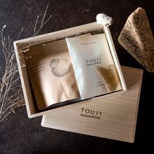 画像をギャラリービューアに読み込む, 【薬用入浴剤 TOUJI】桐箱入り 自然の香り &amp; ユズシトラス or ローズマリーset｜Relaxia（リラクシア）
