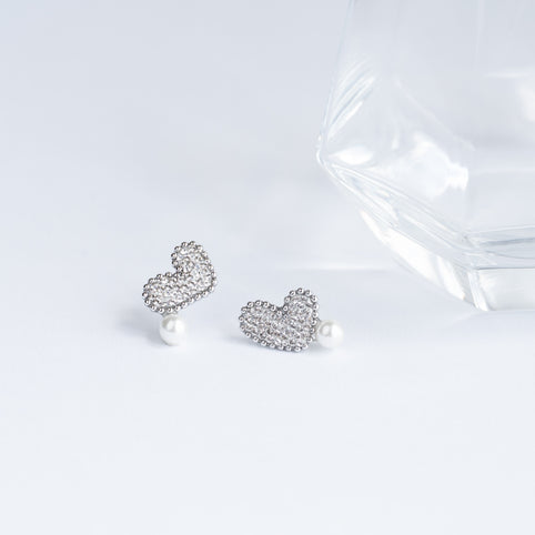 BLANCHE NEIGE Pearl Kiss Heart　光のパヴェハートピアス　｜BLANCHE NEIGE（ブランシュネージュ）