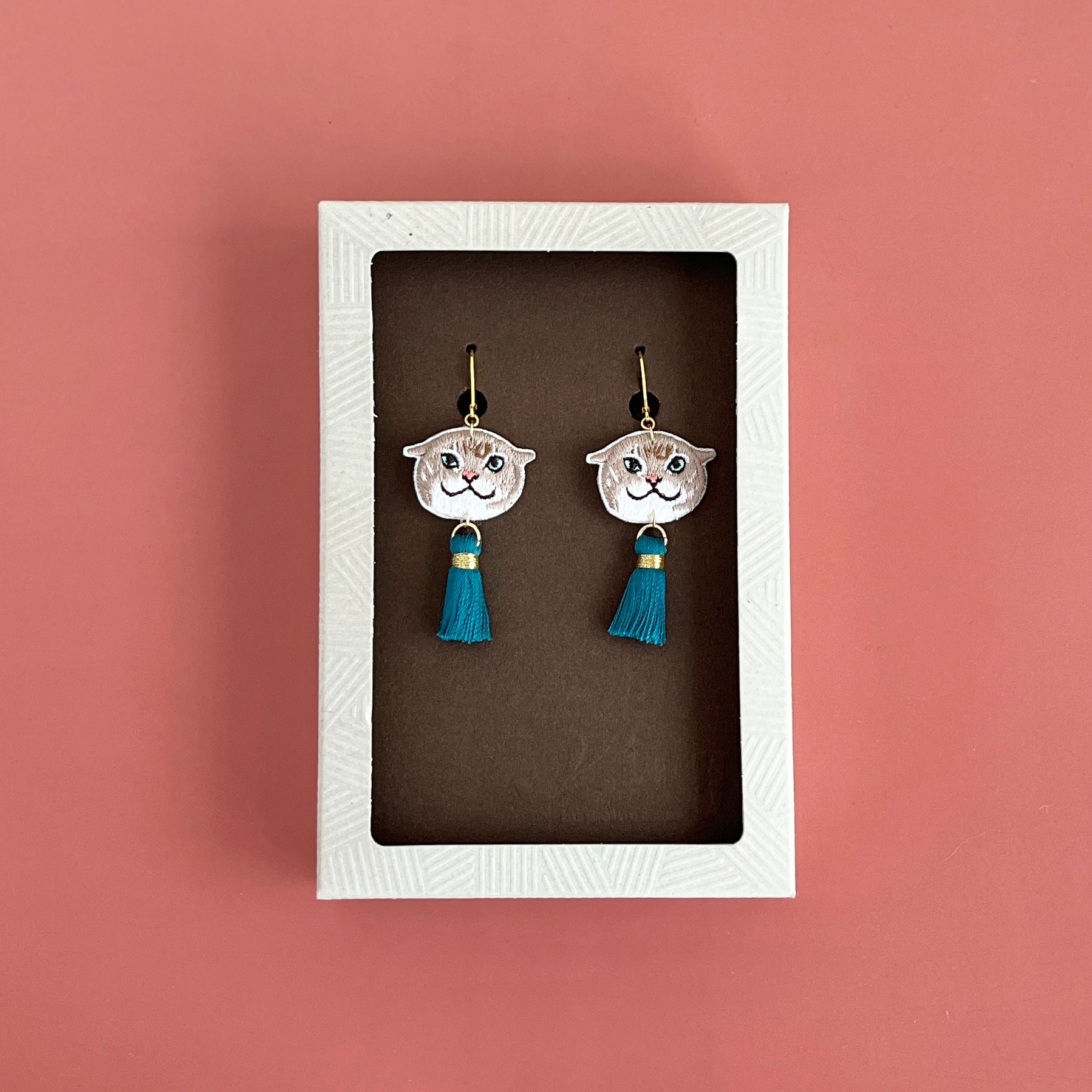 イカ耳になるネコ・新茶の耳飾り｜maltamarie（マルタマリエ