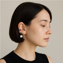 画像をギャラリービューアに読み込む, シュガーポム　ゆれるイヤーカフ2個セット｜aono earcuff and design（アオノイヤーカフアンドデザイン）
