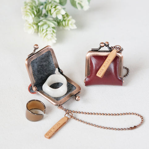 Des Ailes（デゼル） ◆数量限定カラー◆ 持ち歩ける【大きめ】本革リングケース（ボルドー）| 出先での指輪の保管に | 遺骨リングケースとしても｜Des Ailes（デゼル）