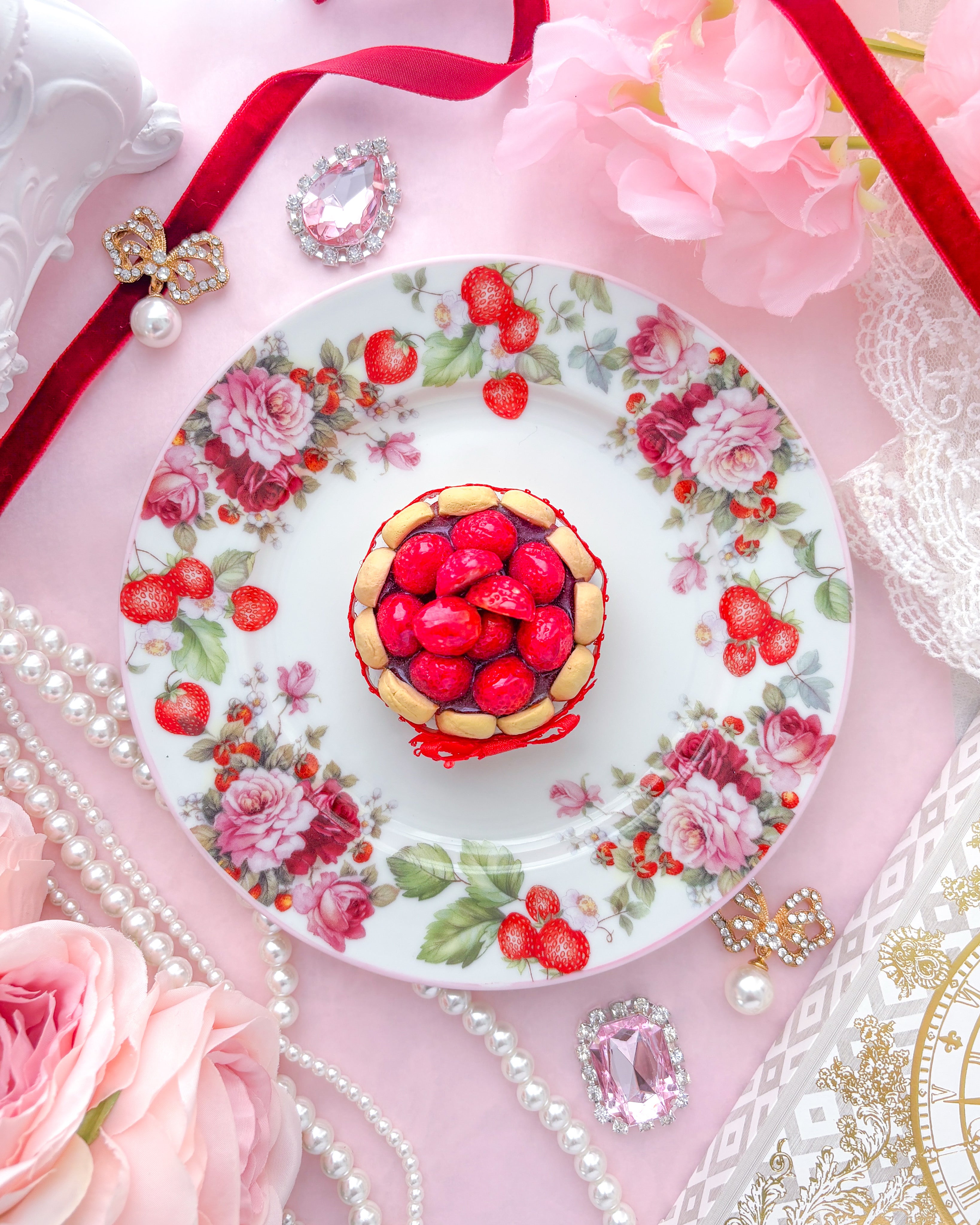 Strawberry Rose Plate – 甘くときめく苺とバラのティータイム｜Blanche Neige By ちょこにゃん（ブランシュネージュバイチョコニャン）