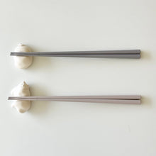 画像をギャラリービューアに読み込む, ころん 猫お箸置き（2点セット）｜atelier.oto（アトリエオト）
