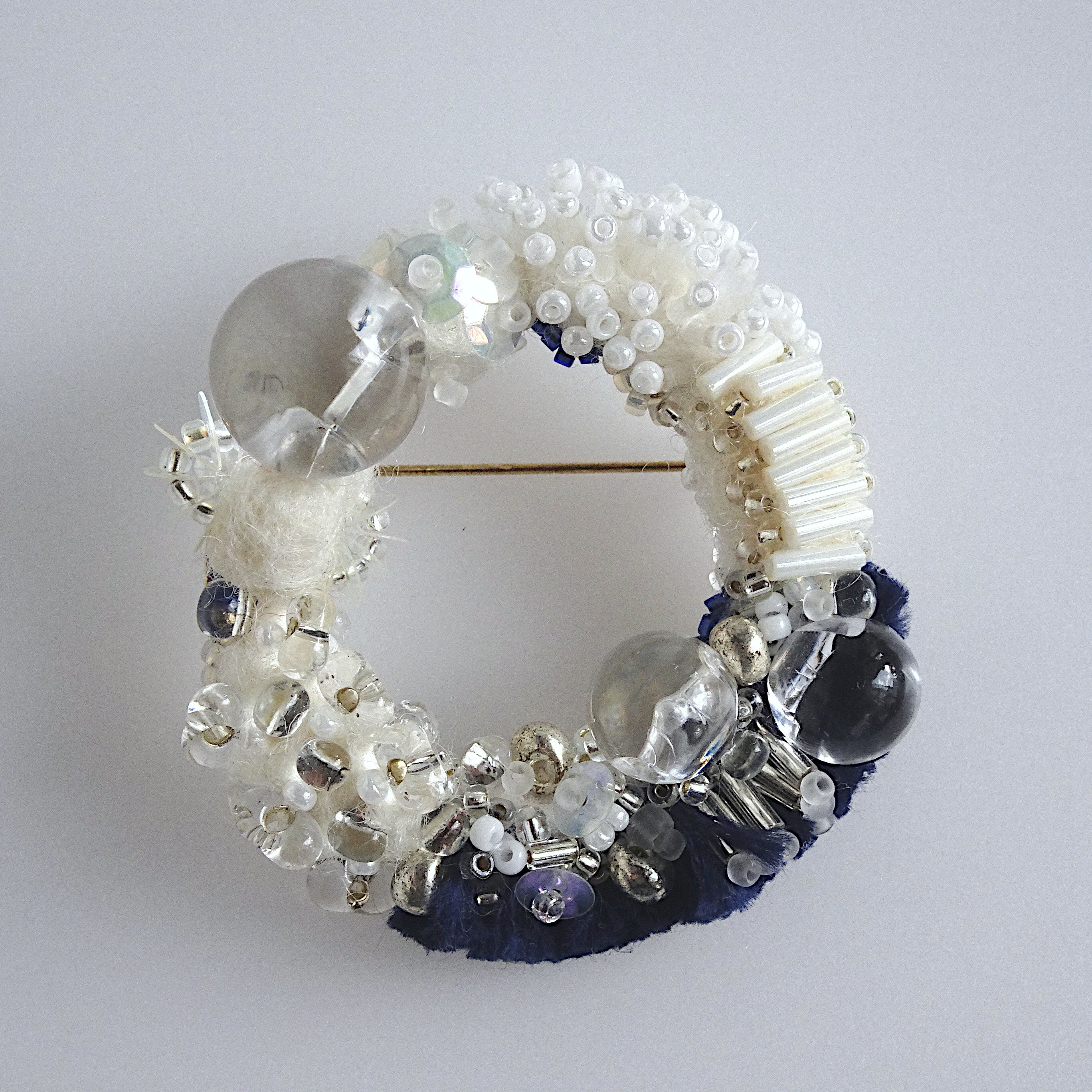 コロニーリースブローチ//ミッドナイトブルー｜hanmmmo（ハンモ）