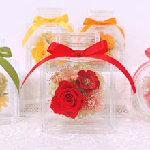 画像をギャラリービューアに読み込む, 【Flower Parfum 香水瓶四角型】バラ 母の日 ギフト プレゼント 両親贈呈品 出産 誕生日 記念日 インテリア 雑貨 プリザーブドフラワー ボトルアレンジメント｜Luana Mally（ルアナ　マリー）
