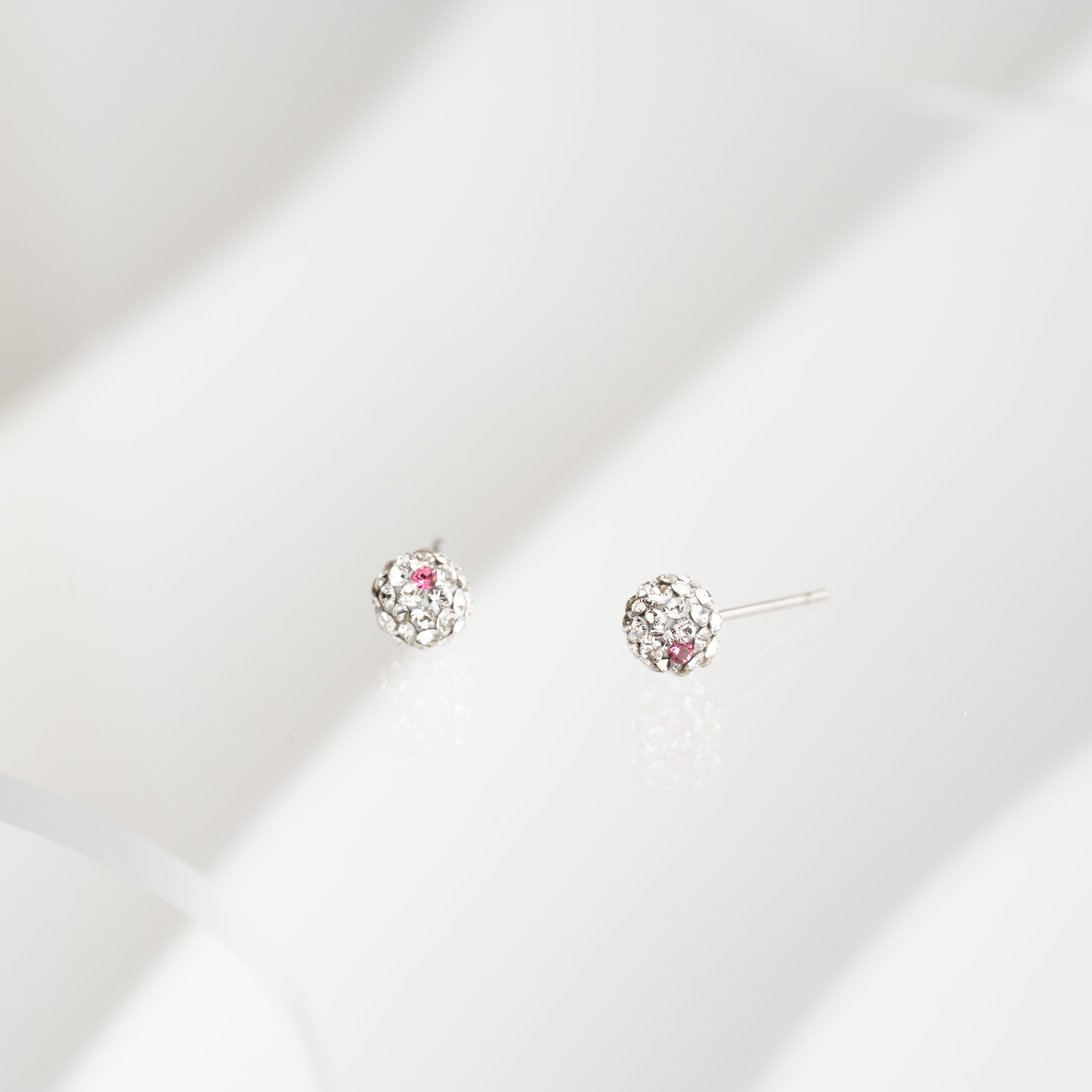 クリスタルガラスパヴェのピアス　”something pink