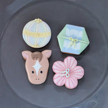 画像をギャラリービューアに読み込む, ＜年始のプレゼントに＞午年アイシングクッキー4枚セット｜Chatty-sweets（チャティースイーツ）
