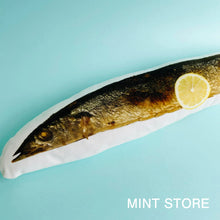 画像をギャラリービューアに読み込む, ごちそう秋刀魚キッカー 猫用【復刻版】｜MINT STORE（ミントストア）
