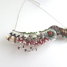 画像をギャラリービューアに読み込む, 冬の街//立体刺繍ネックレス｜hanmmmo（ハンモ）
