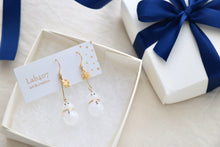 画像をギャラリービューアに読み込む, 雪だるまと雪の結晶の揺れるピアス・イヤリング　Snowman｜Lab407（ラボヨンマルナナ）
