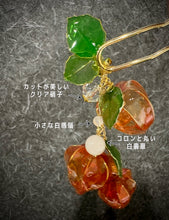 画像をギャラリービューアに読み込む, ふっくら鬼灯と揺れる天然石の二股かんざし｜ハピネスウェーブ
