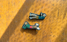 画像をギャラリービューアに読み込む, 刺繍ブローチ / lazy day No.1｜studio bansoko（スタジオバンソウコウ）
