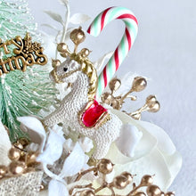 画像をギャラリービューアに読み込む, ホワイトクリスマスの小さな贈り物〜聖夜を彩るホワイトクリスマスアレンジ〜（アーティフィシャルフラワー・造花）｜bouquet de muguet（ブーケ　ドゥ　ミュゲ）
