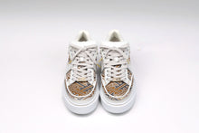 画像をギャラリービューアに読み込む, 西陣織×本革スニーカー　紗綾型文様(白)｜KAVKIMONO（カブキモノ）
