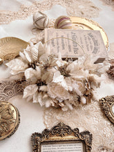 画像をギャラリービューアに読み込む, フープ型ホワイトクリスマスリース｜flowers luciole（フラワーズ　ルシオール）
