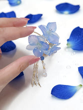 画像をギャラリービューアに読み込む, 天然石と透けるデルフィニウムの涼やか花かんざし(青メノウ・白メノウ)｜ハピネスウェーブ
