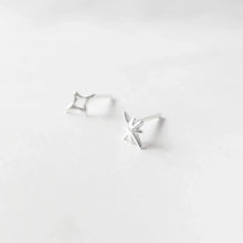 画像をギャラリービューアに読み込む, アシンメトリースター スタッドピアス（シルバー925）｜SMUK（スムーク）
