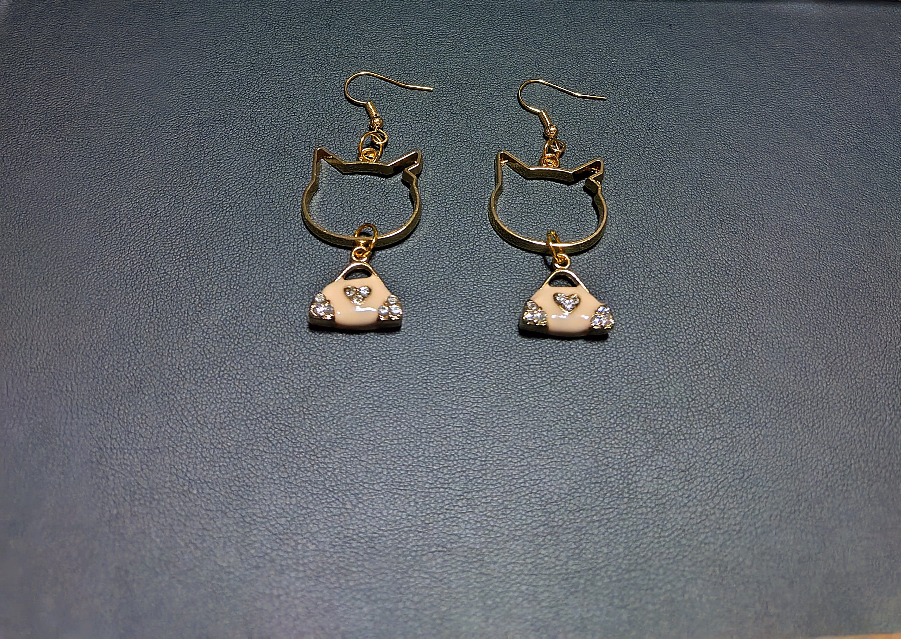 猫耳カットとハンドバックチャームピアス｜mimine（ミミンヌ）