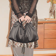 画像をギャラリービューアに読み込む, Hollowed Bag[satin leather]｜Cherry on top（チェリーオントップ）
