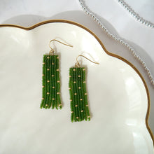 画像をギャラリービューアに読み込む, ドット柄のビーズフリンジピアス／イヤリング｜Ahki Beadwork（アーキービーズワーク）
