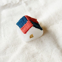 画像をギャラリービューアに読み込む, おかえり｜ガラスと草木染め刺繍の小さなオブジェ｜misaki kotori glass and thread（ミサキコトリグラスアンドスレッド）
