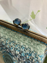 画像をギャラリービューアに読み込む, お花の口金空色がま口ポーチ｜M&#39;S  CROCHET（エムズクロシェット）
