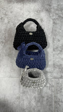 画像をギャラリービューアに読み込む, triangle velvet ribbon bag large / black｜GONGON.crochet（ゴンゴンクロシェ）
