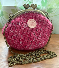 画像をギャラリービューアに読み込む, 可愛い！が大好きなあなたへ　ハートの口金 ピンクのがま口ミニポシェット｜M'S  CROCHET（エムズクロシェット）
