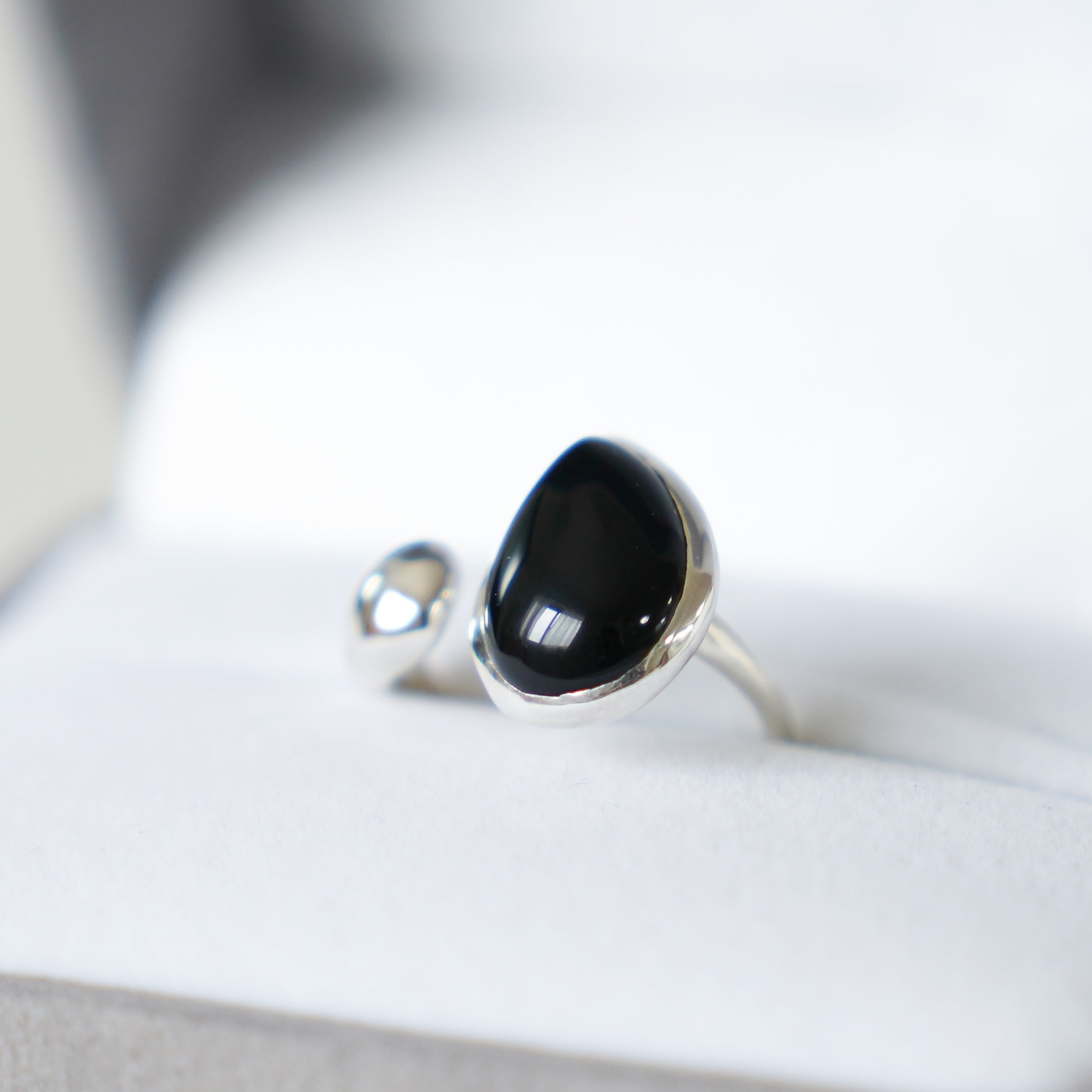 ペアシェイプ天然石のフォークリング｜poonys（プーニーズ）