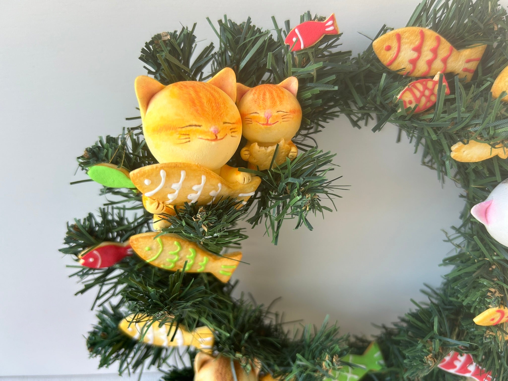 ♪♪クリスマスリースです❗ 猫さんとお魚クッキークリスマスリース｜手ノヒラ堂（テノヒラドウ