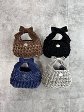 画像をギャラリービューアに読み込む, triangle velvet ribbon bag small｜GONGON.crochet（ゴンゴンクロシェ）
