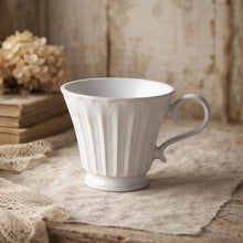 画像をギャラリービューアに読み込む, シュシュ(マグカップ)  ホワイト｜ZAKKA IVY（ザッカ　アイビー）
