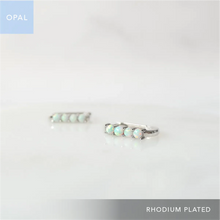 画像をギャラリービューアに読み込む, オパールツインクルカーブハギーピアス（シルバー925／ロジウムプレーティング）｜SMUK（スムーク）
