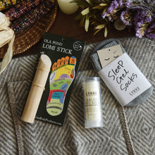 画像をギャラリービューアに読み込む, 足ケア三種の神器！お家で足ケアを楽しむお手入れセット（ロミスティック/ジェルソックス/ラージサイズバーム）｜LYKKE（リュッケ）
