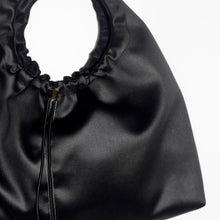 画像をギャラリービューアに読み込む, Hollowed Bag[satin leather]｜Cherry on top（チェリーオントップ）
