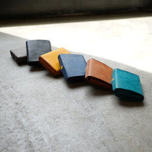 画像をギャラリービューアに読み込む, 圧倒的な携行性！カードサイズの極小三つ折り財布『timik ティミック』｜STUDIUM（ストゥディウム）
