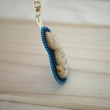 画像をギャラリービューアに読み込む, 和み猫のキーホルダー　うしろ茶とら｜Little Plum（リトルプラム）
