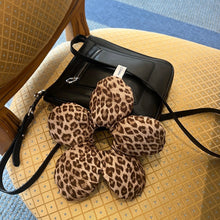 画像をギャラリービューアに読み込む, cushion chouchou｜BLOOMING CHARM（ブルーミングチャーム）
