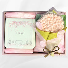 画像をギャラリービューアに読み込む, 【期間限定】さくら版小さな森のクッキー缶とメレンゲ花束のギフトボックス｜comori（コモリ）
