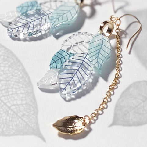 ひとゆら Leaf -white-：ひらひら葉っぱの2wayピアス｜ひとゆら