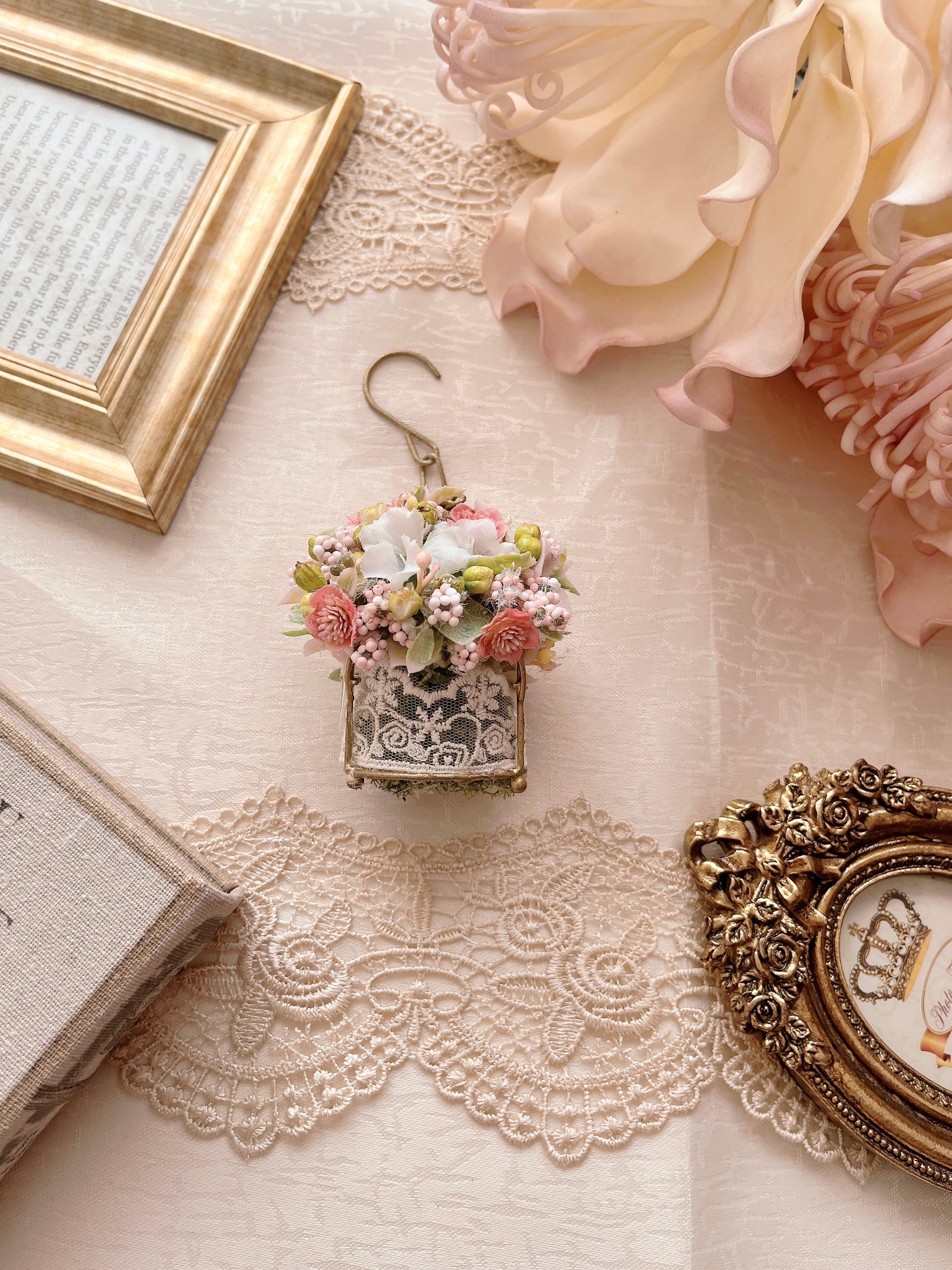 小さなパステルカラーの花かご｜flowers luciole（フラワーズ　ルシオール）