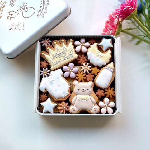 お菓子工房ブランシュネイジュ 無添加アイシングの出産祝いクッキー缶｜お菓子工房ブランシュネイジュ（オカシコウボウブランシュネイジュ）