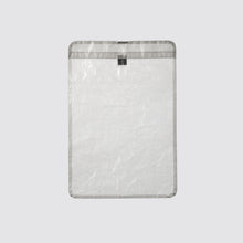 画像をギャラリービューアに読み込む, Film Sleeve with Dyneema® for MacBook Air (M2/M3/M4/M5)(Gray)｜LIFEWORKPRODUCTS（ライフワークプロダクツ）
